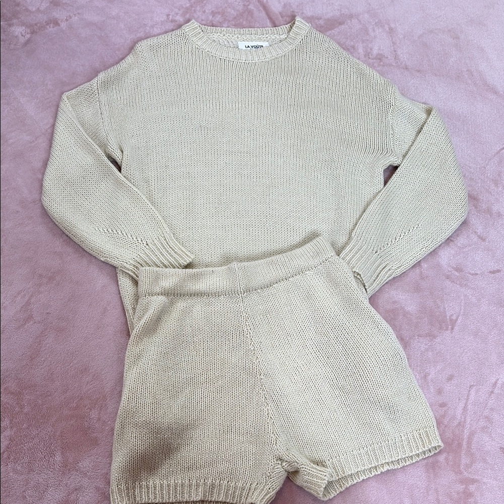 LA VOUTE Beige Knit Sweater and Shorts Set